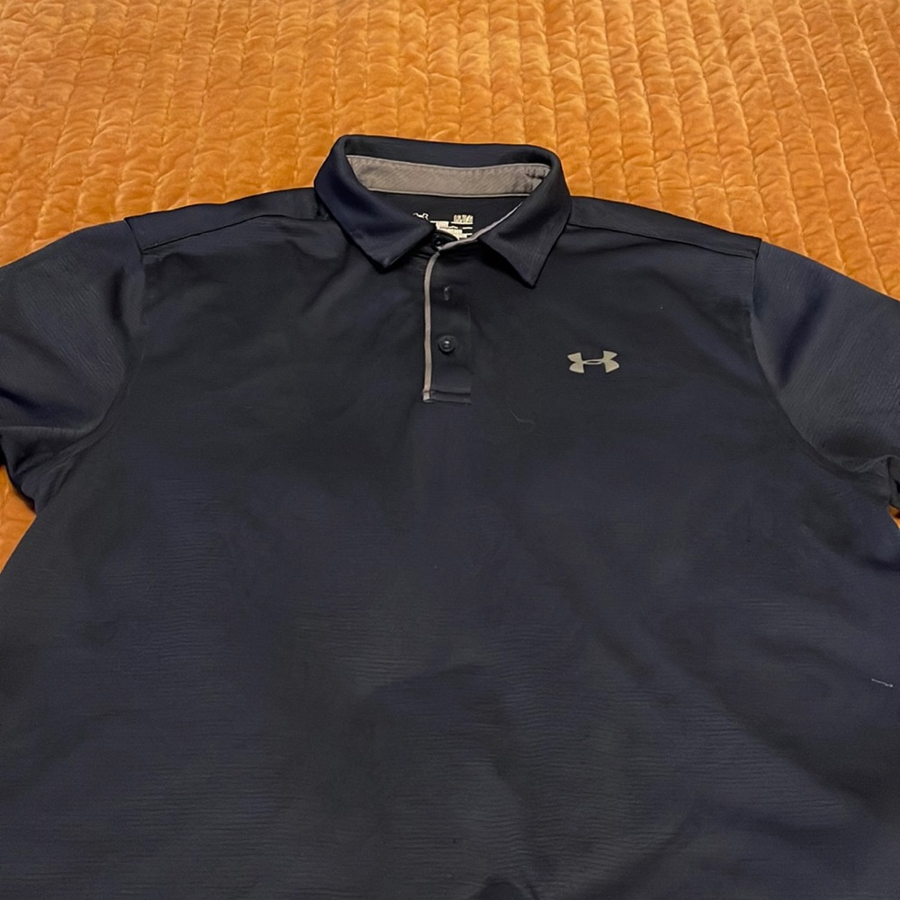 Large navy under armor polo